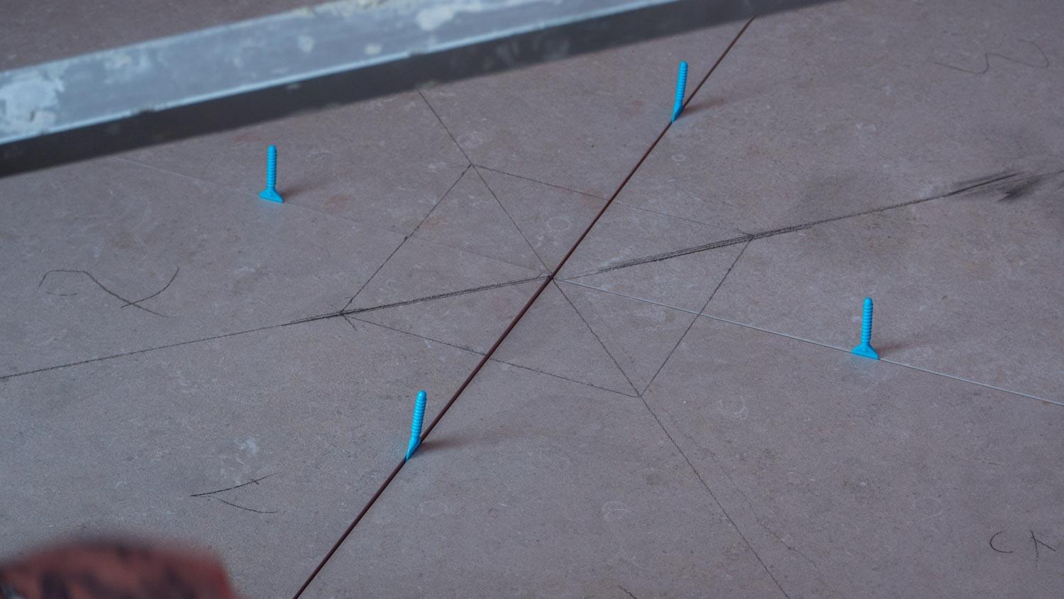 Professionell kakelsättning med nivåsystem för ett perfekt resultat i Kalmar – Gus Mur & Kakel.